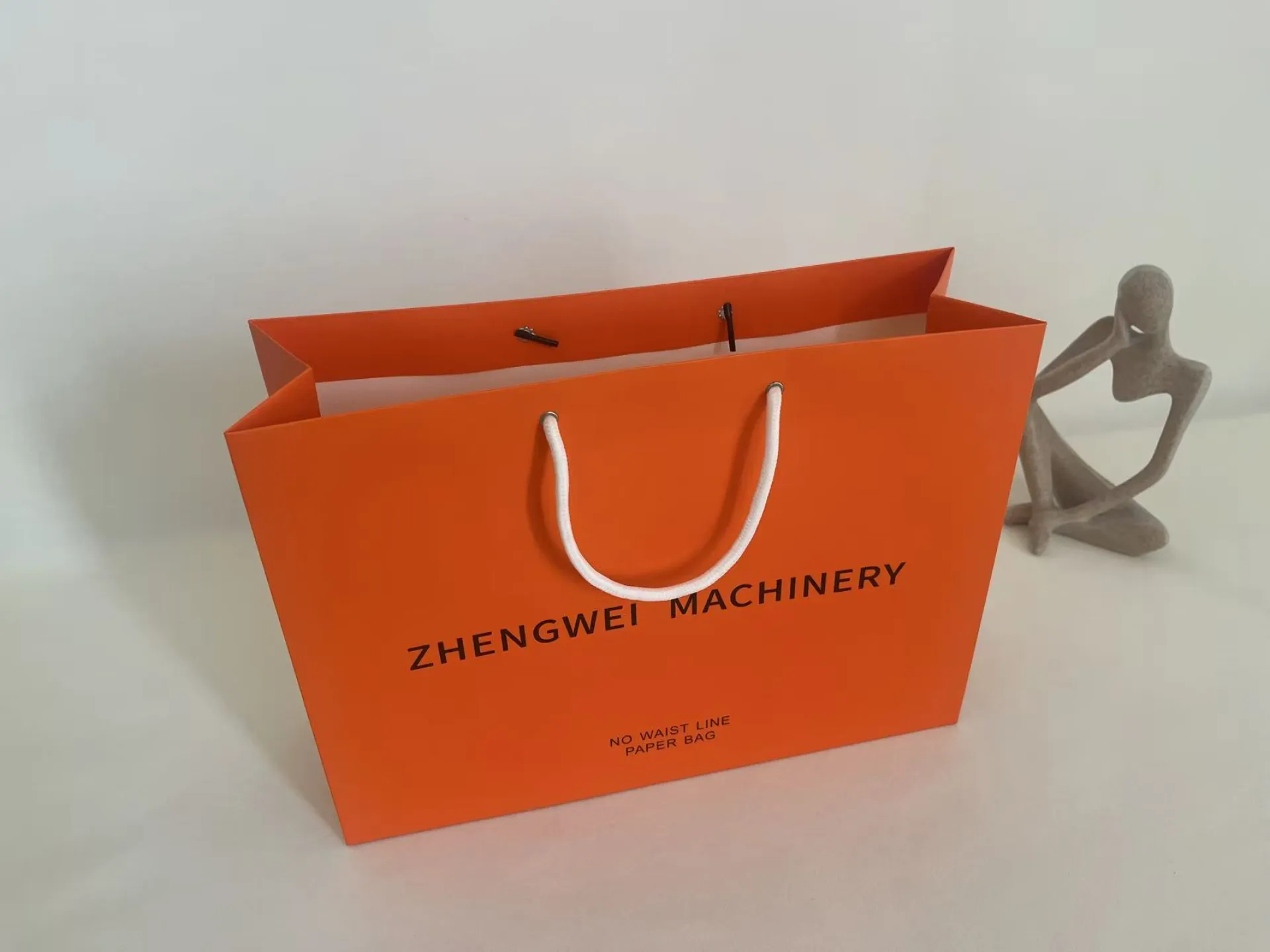 Round handle bag 2