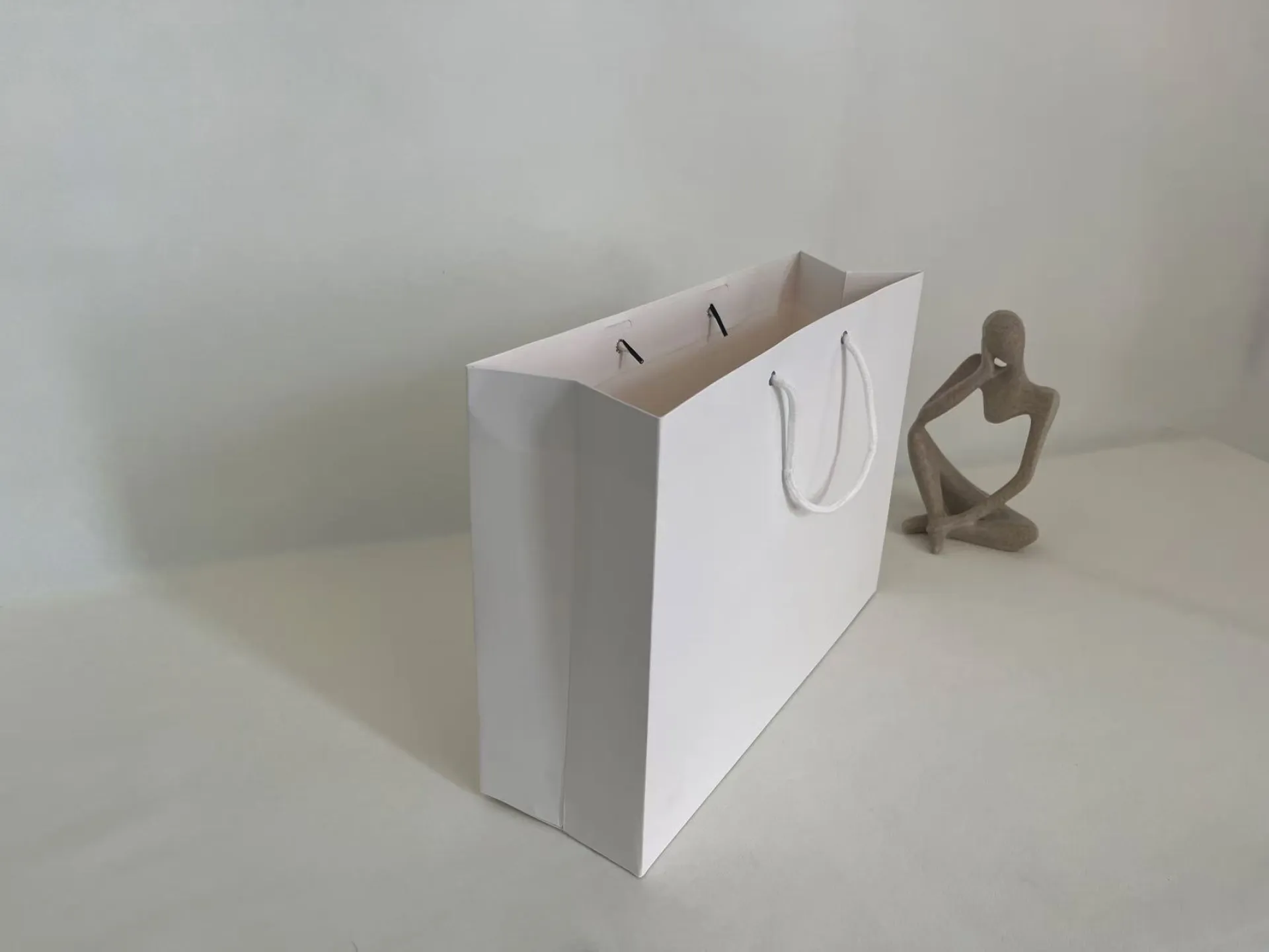 Round handle bag 8